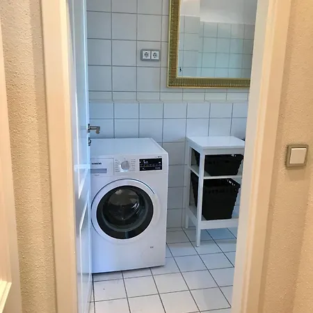 Edler Wohnraum Stadt-apartment Mit Balkon, Boxspringbett, Kaffeevollautomat, Kostenlosem Parkplatz Und Wlan Apartment